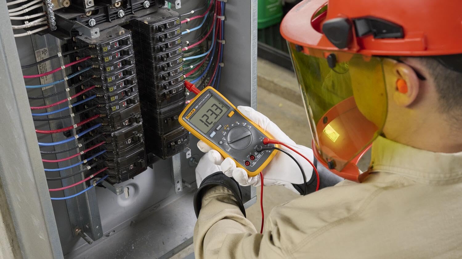 FLUKE 15B+ Digital Multimeter for AC/DC Voltage & Current
